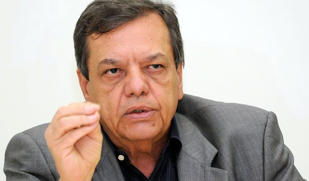 Juíza afasta secretário da Saúde