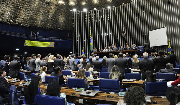 Sessão solene do Congresso para promulgação da Emenda Constitucional 80/2014, decorrente da Proposta de Emenda à Constituição 4/2014 (PEC das Defensorias), que garante a instalação de defensorias públicas em todos os municípios do país. A Emenda fixa praz