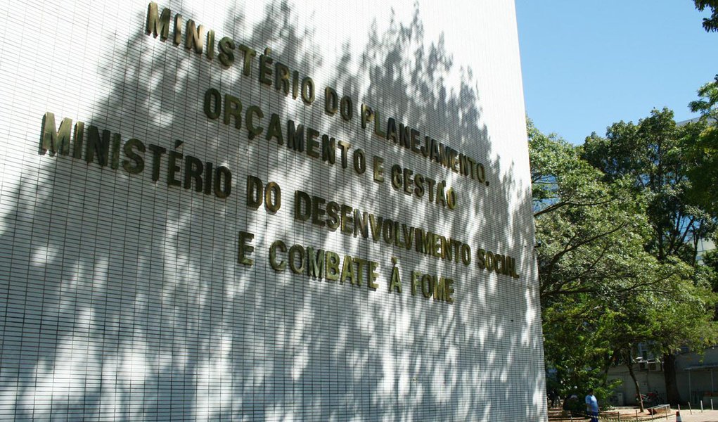 Fachada do Ministério do Planejamento, Orçamento e Gestão, e Ministério do Desenvolvimento Social e Combate à Fome, na Esplanada dos Ministérios. (Brasília, DF, 01.07.2011 Foto: Bia Fanelli/Folhapress) 
