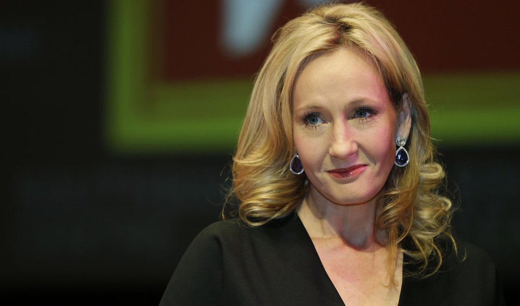  J.K. Rowling's world of wizardry is coming back to the big screen, but without Harry Potter. Studio Warner Bros. announced Thursday, Sept. 12, 2013, that Rowling will write the screenplay for a movie based on "Fantastic Beasts and Where to Find Them," he