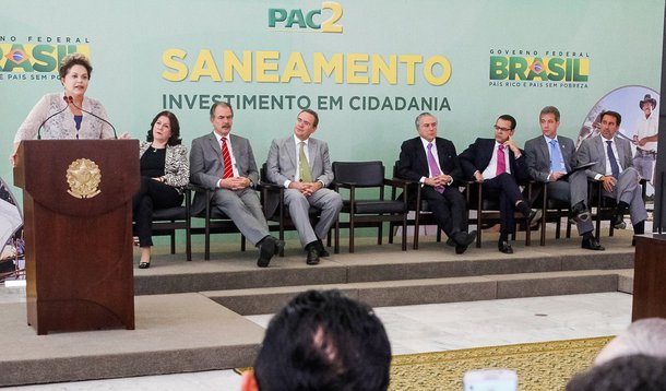 Presidenta Dilma Rousseff durante Cerimônia de contratação da terceira etapa das ações de saneamento do PAC2 para municípios com até 50 mil habitantes. (Brasília - DF, 06/05/2014)