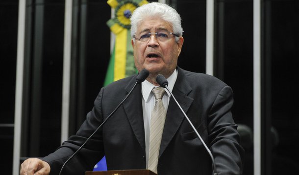 Senador Roberto Requião (PMDB-PR) pede votação do projeto que facilita o pagamento das dívidas de estados e municípios com a União (PLC 99/13)