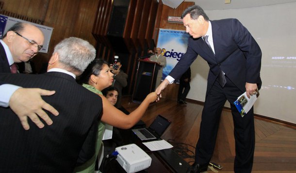 Estado quer empregar 100% dos presidiários