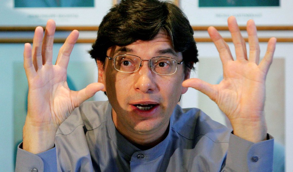 IPEA6 - BSB - 07/11/2007 - IPEA COLETIVA - NACIONAL - O presidente do IPEA Marcio Pochman durante entrevista coleitva na sede da entidade em Brasilia.      FOTO: CELSO JUNIOR/AE