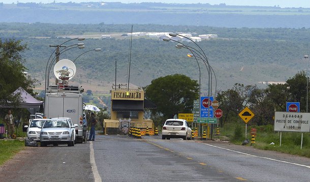 Brasilia - Condenados  da Ação Penal 470, trazidos  pelo avião da Polícia Federal (PF), foram levados para o complexo penitenciário da Papuda, no Distrito Federal