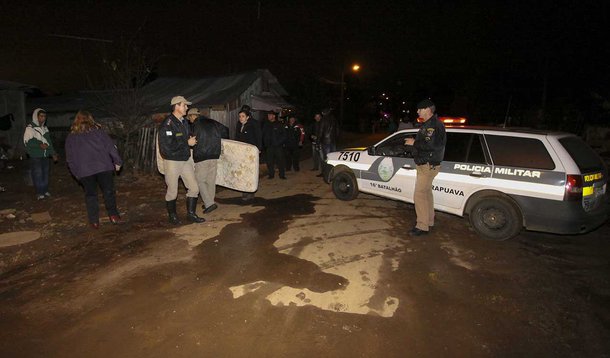 O Governo do Estado do Paraná, através da Coordenadoria da Defesa Civil, em conjunto com o Corpo de Bombeiros, Polícia Militar, Provopar Estadual, Secretarias Estaduais e Municipais, Prefeitura de Guarapuava  e Exército Brasileiro, presta auxílio aos desa