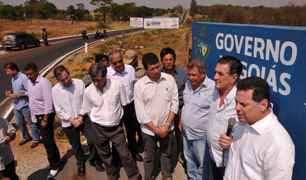 Ruas de Palmeiras de Goiás e GO-050 são reconstruídas