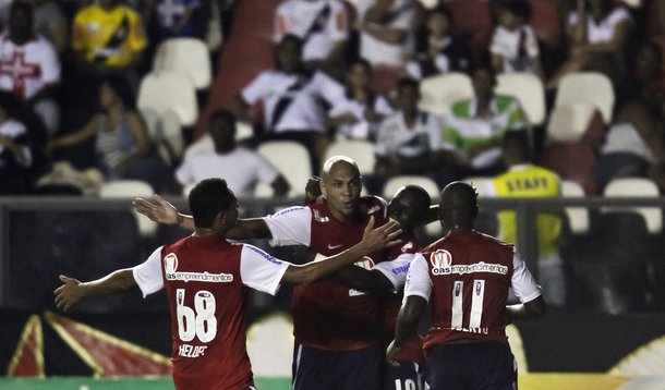 Bahia goleia o Vasco em segundo turno arrasador