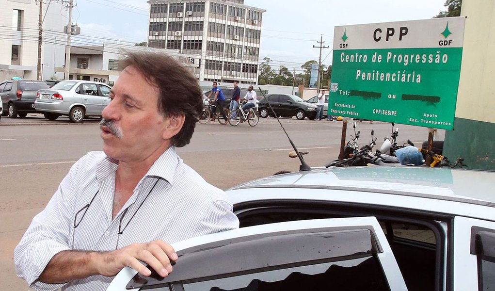 DF - MENSALÃO/DELÚBIO - POLÍTICA - O ex-tesoureiro do PT Delúbio Soares retorna ao Centro de   Progressão Penitenciária (CPP), no Distrito Federal, após  seu   primeiro dia de trabalho fora da prisão, nesta segunda-feira. Delúbio   foi submetido nesta seg