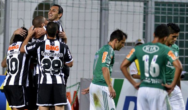 Palmeiras não resiste ao Atlético-MG e se complica