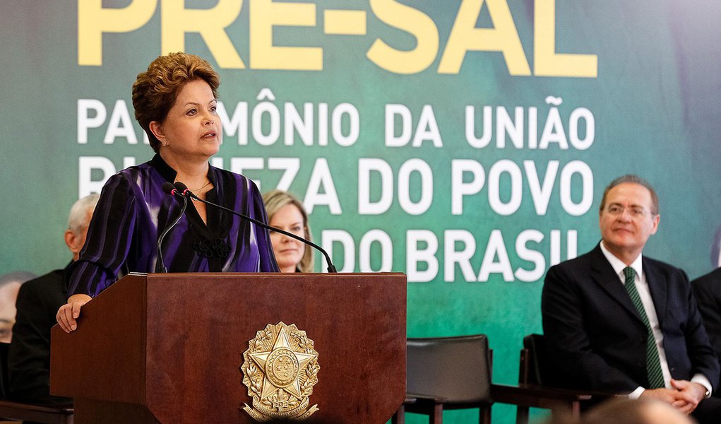 Presidenta Dilma Rousseff durante cerimônia com participantes da IV Conferência Nacional Infantojuvenil pelo Meio Ambiente - IV CNIJMA. (Brasília - DF, 02/12/2013)