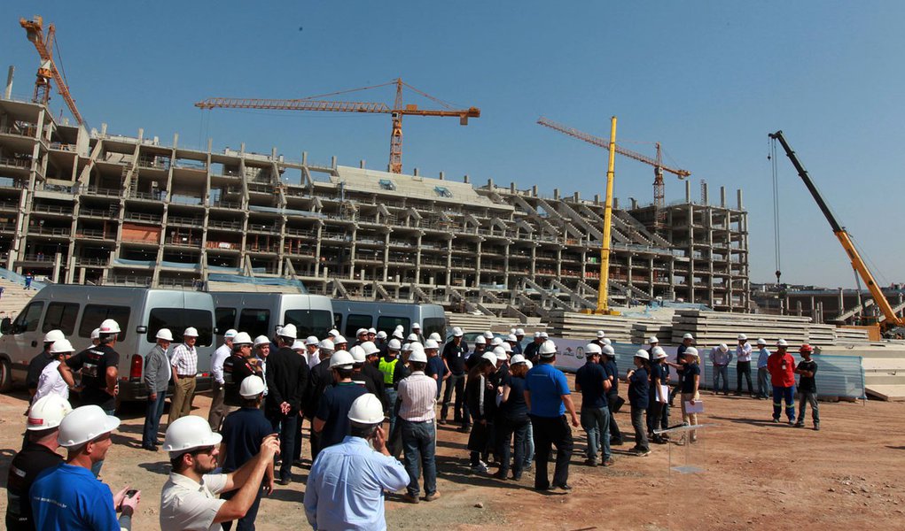 Fifa visita obras da arena do Corinthians, em SP