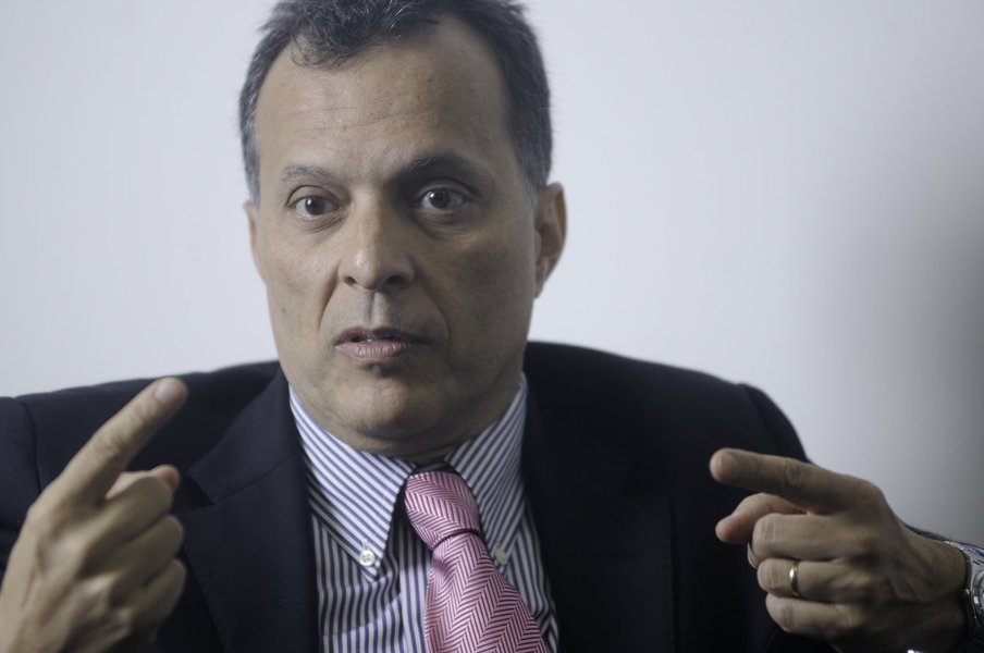 Data: 19/07/2012
Editoria: Financas
Reporter: Marta Bonaldo
Local: Sao Paulo
Setor: :Valor Mobiliarios
Pauta: CVM
Personagem: Leonardo Pereira, novo presidente da CVM, durante bate-papo no Valor
Tags: entrevista, falando, gesticulando
Fotos: Claud