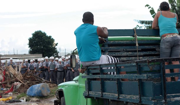 Ex-moradores do Pinheirinho querem embargar leilão