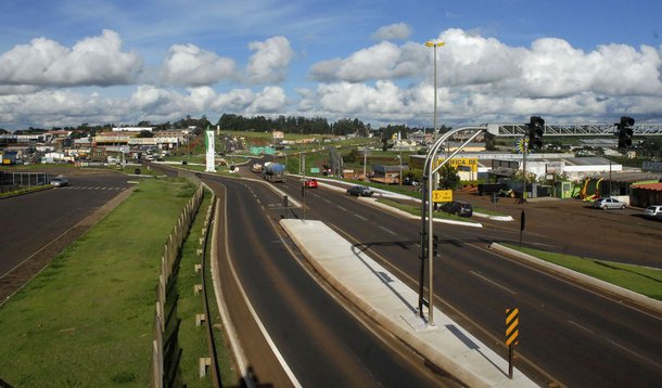 O relatório parcial da “Operação Carnaval” nas rodovias estaduais, realizada pelo Batalhão de Polícia Rodoviária, registrou 10 mortes nas estradas do Paraná durante o feriado, contra 22 no Carnaval de 2013, uma redução de 54,55%. Foto- Jose Gomercindo / A