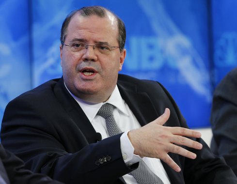 Alexandre Tombini, Governor of the Central Bank of Brazil, gestures during a session at the annual meeting of the World Economic Forum (WEF) in Davos January 24, 2014.                                                   REUTERS/Denis Balibouse (SWITZERLAND 