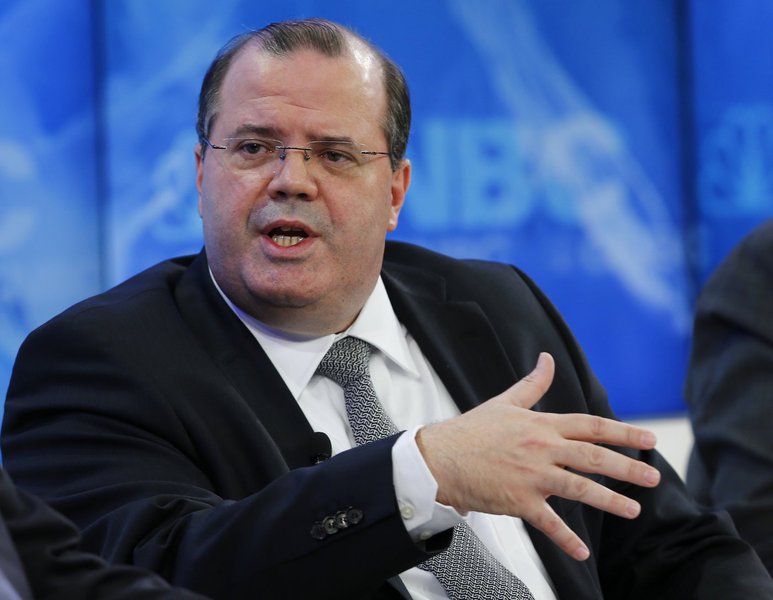 Alexandre Tombini, Governor of the Central Bank of Brazil, gestures during a session at the annual meeting of the World Economic Forum (WEF) in Davos January 24, 2014.                                                   REUTERS/Denis Balibouse (SWITZERLAND 