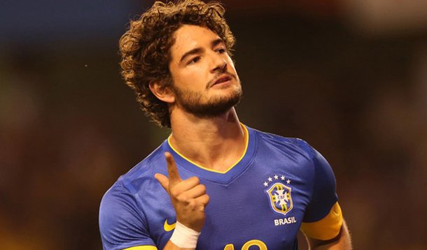 Brasil vence a Suécia e se despede do palco de seu 1º título