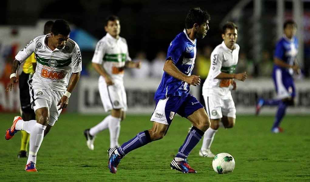 Vasco vacila e cede empate ao Coritiba