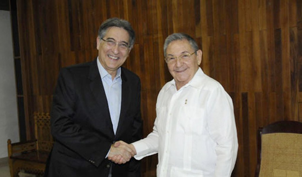 Pimentel encontra Raúl Castro e visita obras do maior porto de Cuba