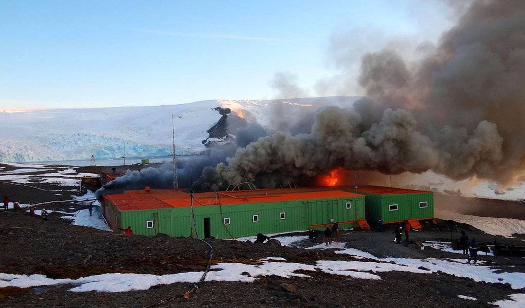 Remoção de escombros da Estação Comandante Ferraz volta em novembro