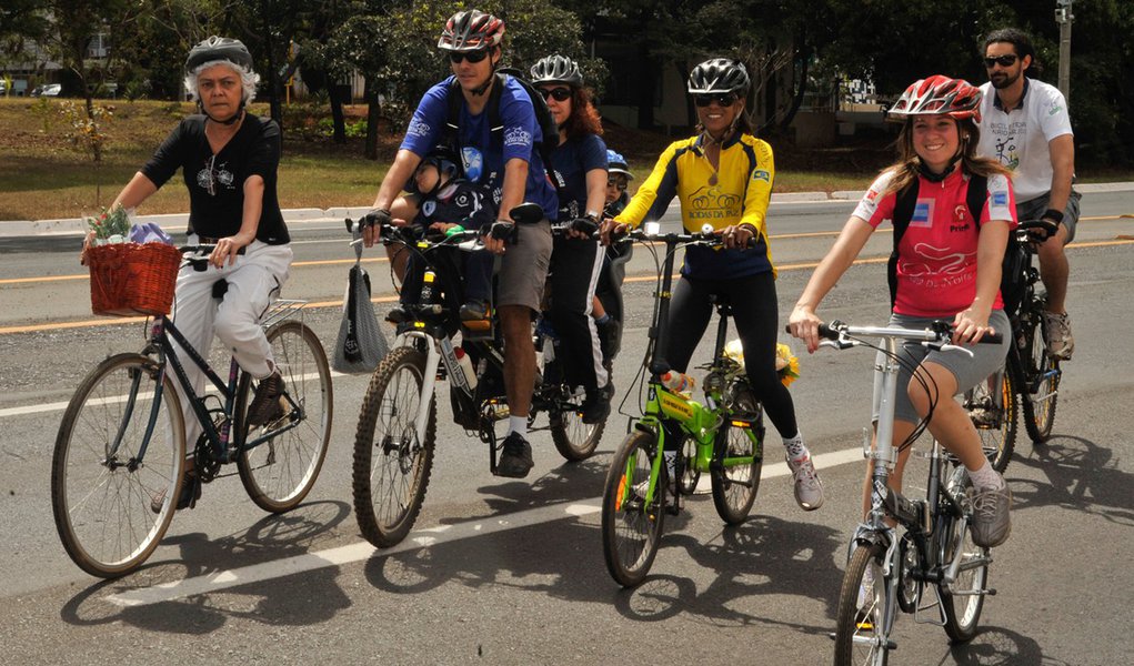 Ações de ciclistas buscam conscientizar motoristas