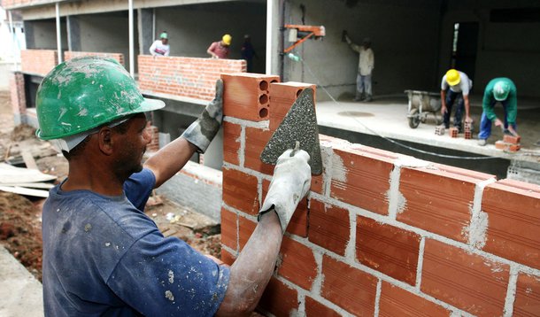 Julho registra 142.496 novos empregos com carteira assinada