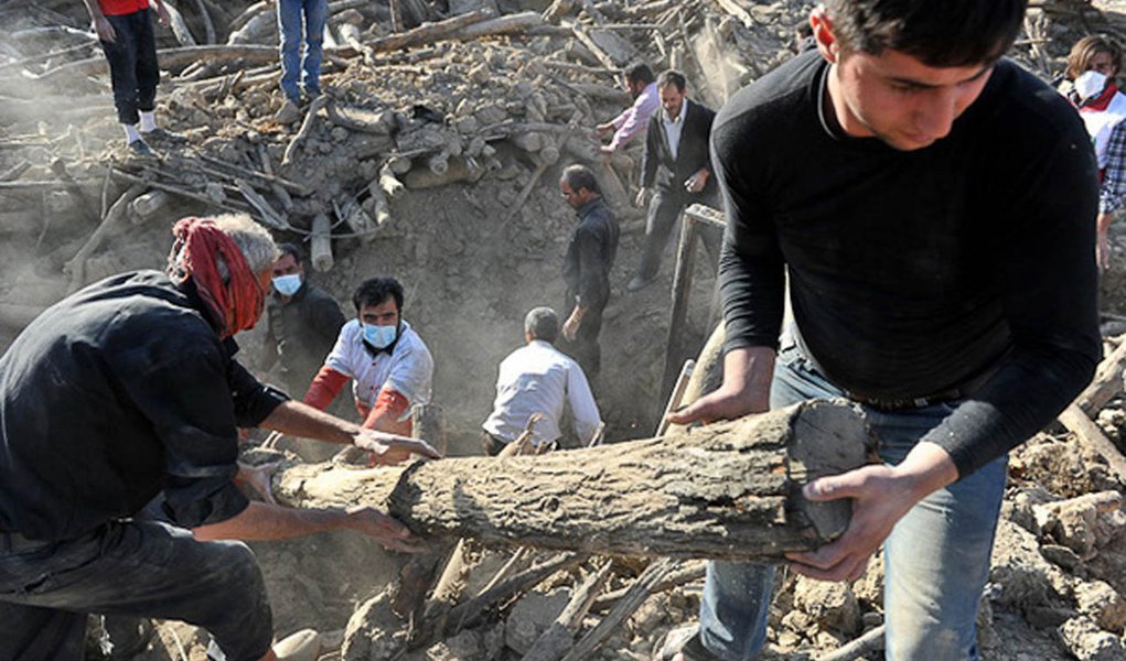 Número de mortos em terremoto no Irã chega a 306