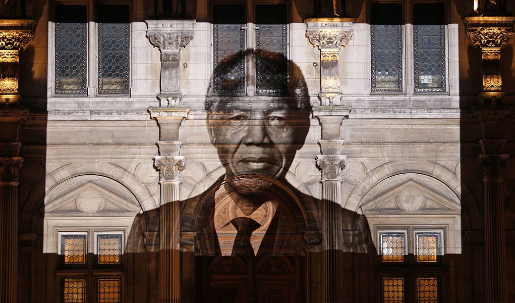 An image of late South African President Nelson Mandela is projected on the facade of Paris town hall, December 6, 2013. South African anti-apartheid hero Mandela died peacefully at home in Johannesburg at the age of 95 on Thursday after months fighting a