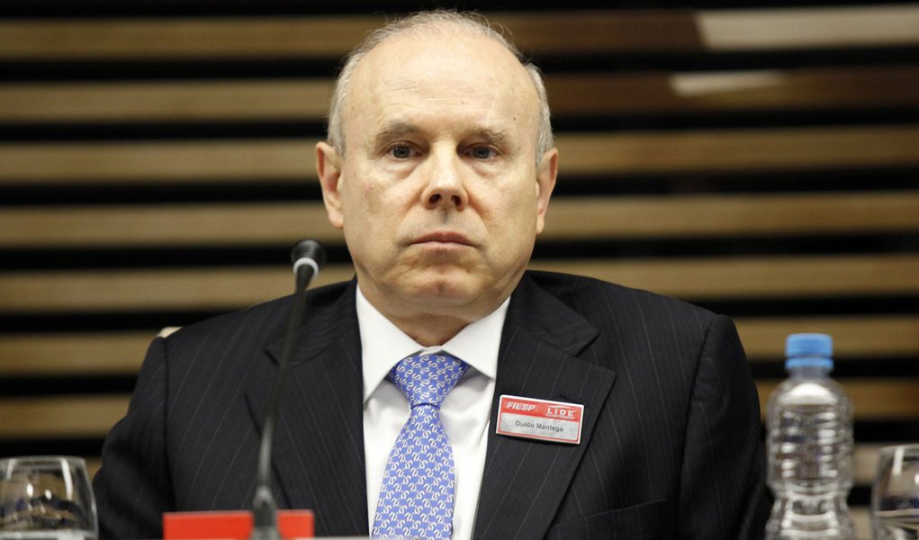 Mantega não vai aceitar demissões na GM