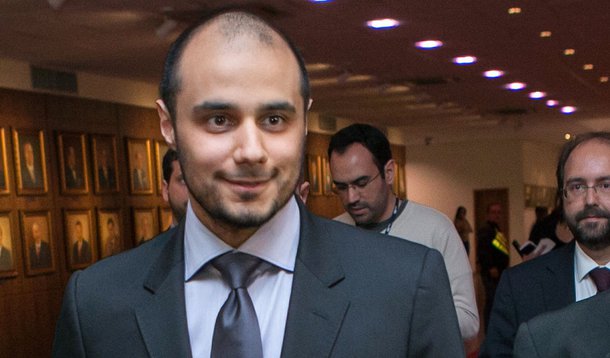 Príncipe saudita Khaled bin Alwaleed visita Florianópolis e participa de reunião sobre investimentos com o governador do estado de Santa Catarina, Raimundo Colombo, e com o prefeito de Florianópolis, César Souza Junior. Cumprindo agenda, também participa 