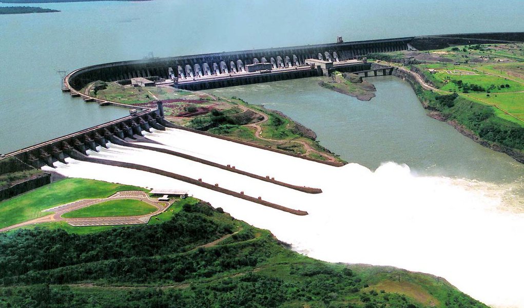 Franco: Paraguai deixará de ceder energia a Brasil e Argentina