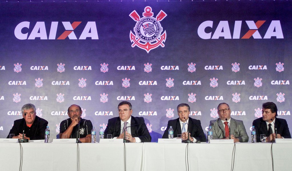 Corinthians apresenta acordo com a Caixa 