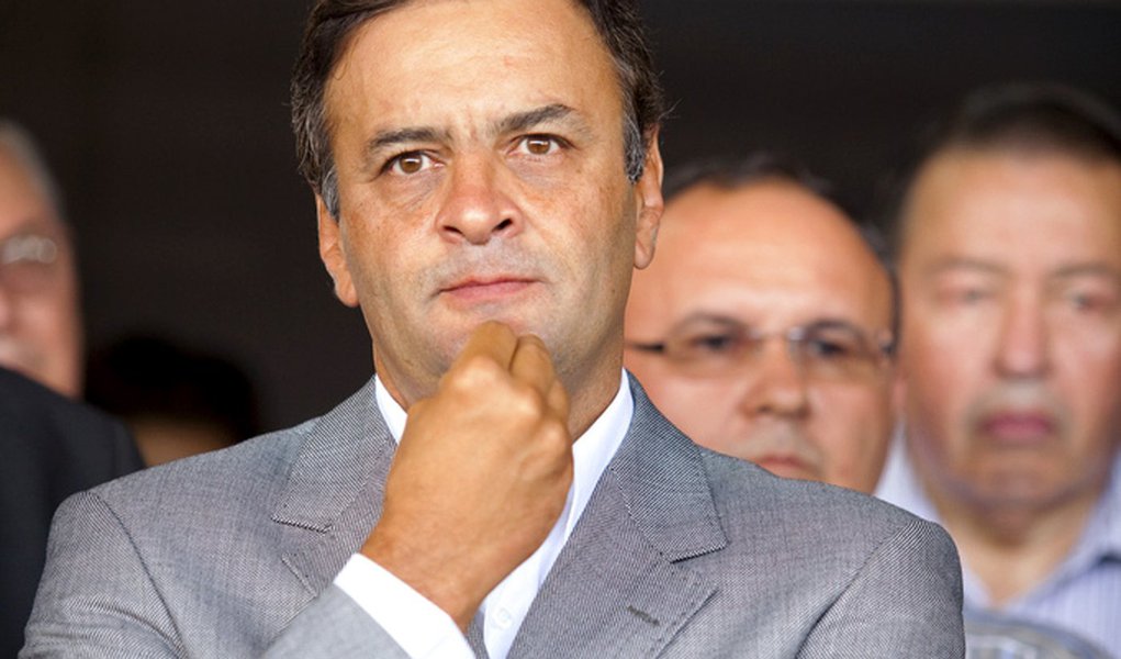 Outra missão para Aécio: conter debandada de aliados em MG