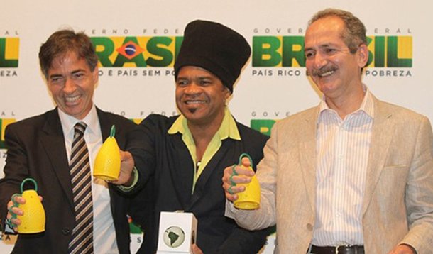 Caxirola é instrumento oficial da Copa 2014