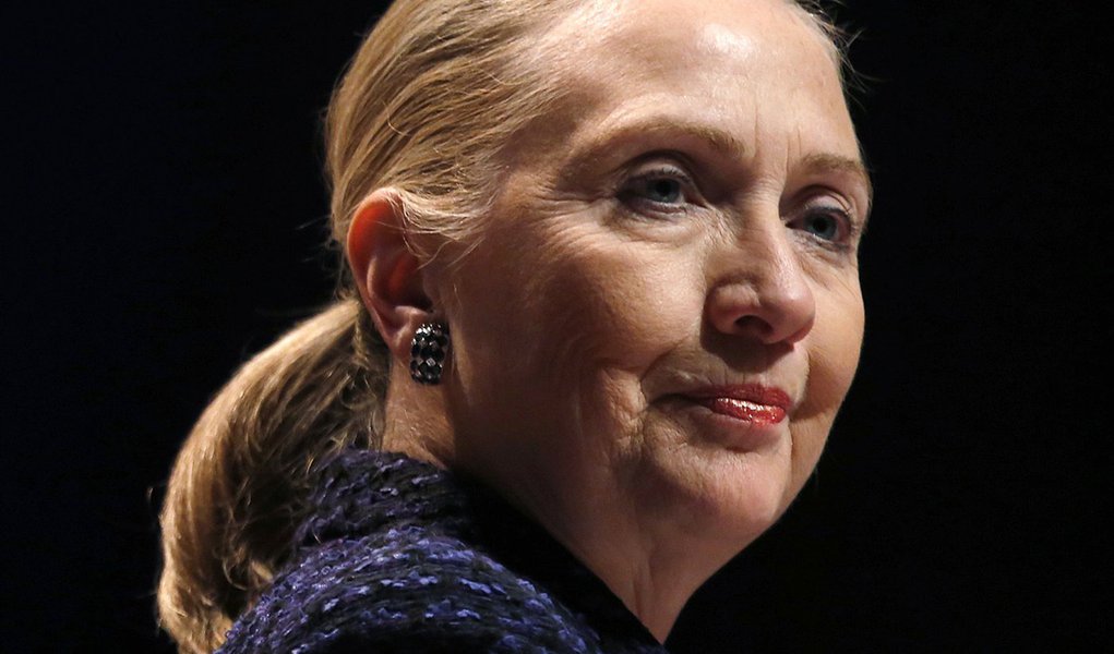 Hillary Clinton desmaia e sofre contusão cerebral