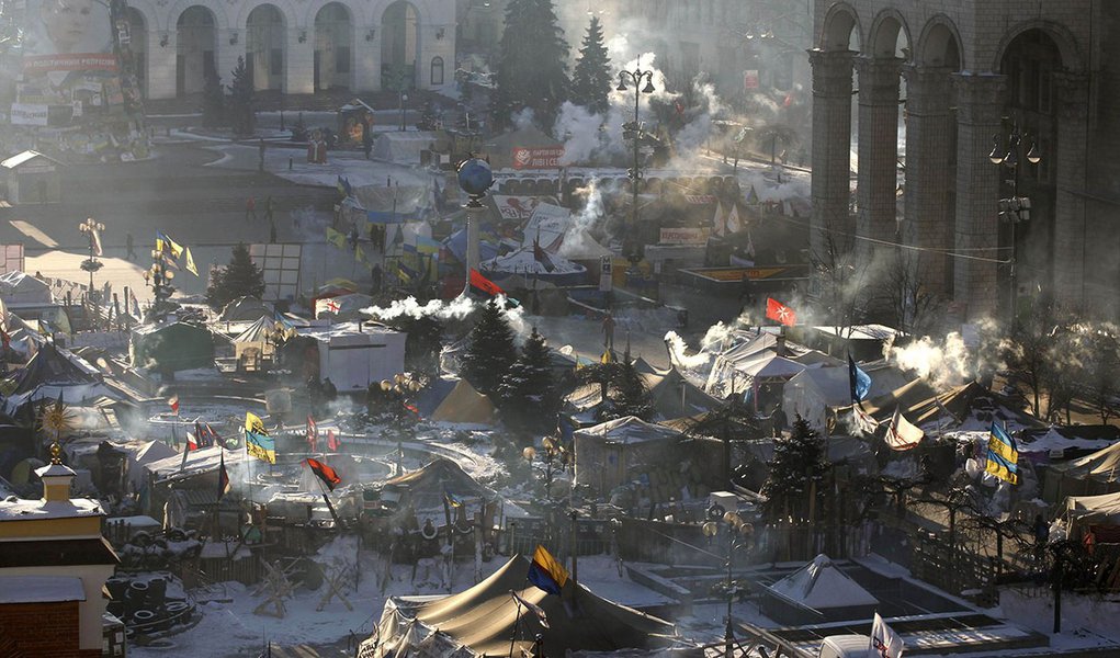 Tents of anti-government protesters are seen at Independence Square in central Kiev January 31, 2014. Ukrainian President Viktor Yanukovich has gone on sick leave with a respiratory ailment, his website said on Thursday, with the issue of a new prime mini