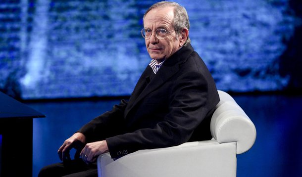 Il ministro dell'Economia Pier Carlo Padoan intervistato da Fabio Fazio a 'Che tempo che fa', 4 maggio 2014.  ANSA/MOURAD BALTI TOUATI