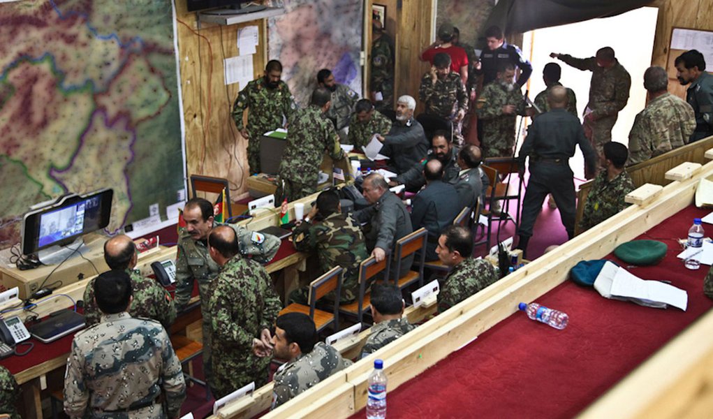 Afghan National Security Forces discuss strategies in the Operations Coordination Center - Regional East during the election day at Forward Operating Base Thunder, Paktia province, Afghanistan, April 5, 2014. The security forces were responsible for ensur