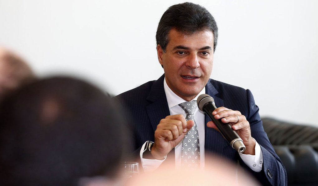 Governador Beto Richa Richa recebe o diretor do Detran-PR, Marcos Traad e a nova diretoria do Sindicato dos Despachantes do Estado do Paraná, presidente Everton Calamucci . O deputado estadual Duílio Genari acompanhou a visita.
Curitiba, 14/04/2014.
Fot