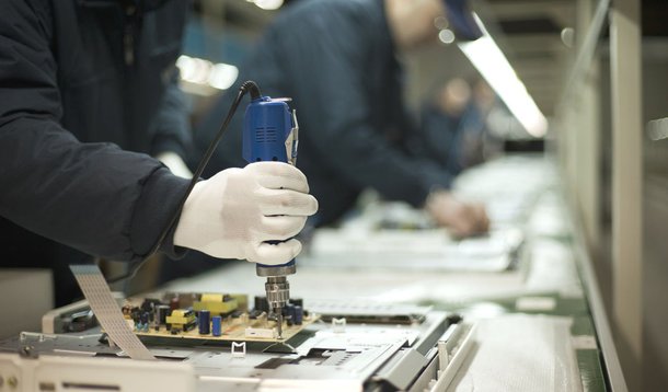 Empresário da indústria está um pouco mais otimista, indica CNI