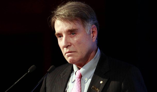 Brazilian billionaire Eike Batista delivers a speech during a meeting with businessmen in Sao Paulo October 31, 2011.  REUTERS/Paulo Whitaker (BRAZIL - Tags: POLITICS BUSINESS PROFILE)