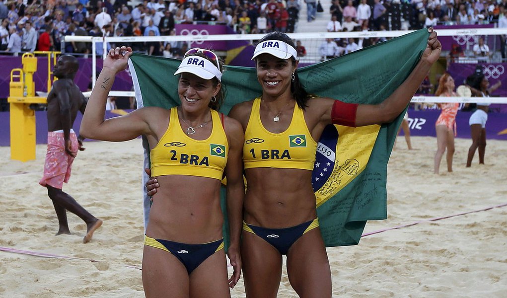 Juliana e Larissa viram jogo e garantem o bronze