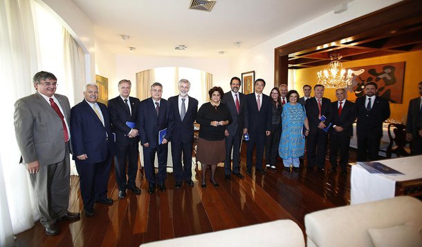 Brasília, 19/02/2014 Governador Agnelo Queiroz durante almoço com a Ministra do Meio Ambiente, Izabella Monica Vieira Teixeira e outras autoridades
Local: Residencia Oficial de Águas Claras
Foto: Denio Simões/GDF