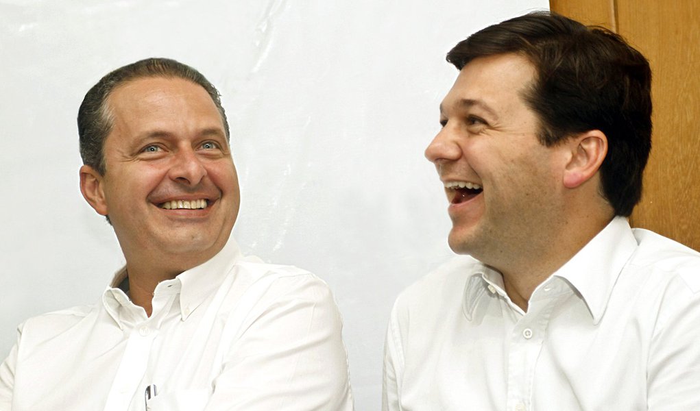 Campos faz campanha até via telemarketing