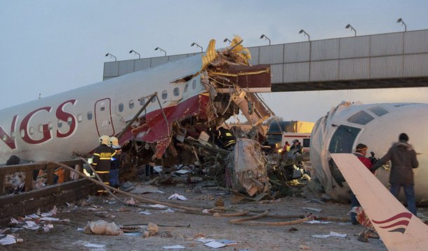 Quatro morrem após avião se partir ao aterrissar na Rússia