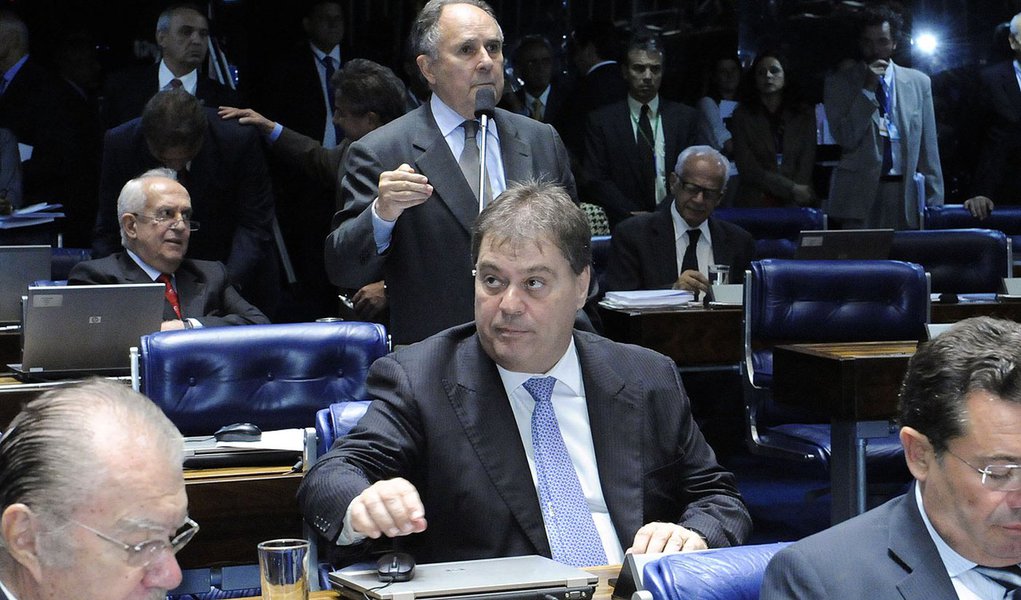 Em pronunciamento, o senador Cristovam Buarque (PDT-DF) manifesta contrariedade ao requerimento de urgência à indicação do (centro) senador Gim (PTB-DF) ao Tribunal de Contas da União (TCU)