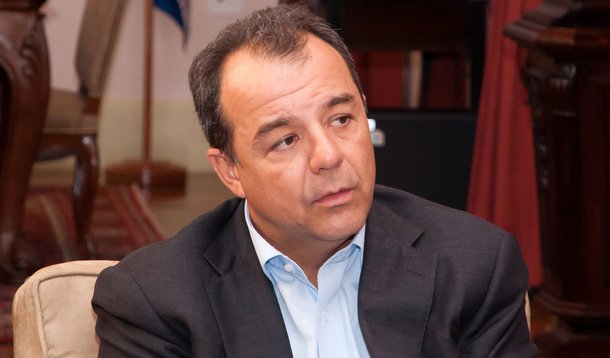 RIO DE JANEIRO, RJ, 24.07.2013: CABRAL/PEDREIRO - O governador Sérgio Cabral Filho se reúne com a família do pedreiro Amarildo, desaparecido na favela da Rocinha após operação da PM. Estavam presentes a esposa Elizabeth Gomes da Silva, os sobrinhos Carlos