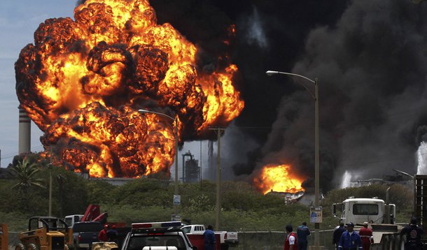Sobe a 48 número de mortos por explosão na Venezuela