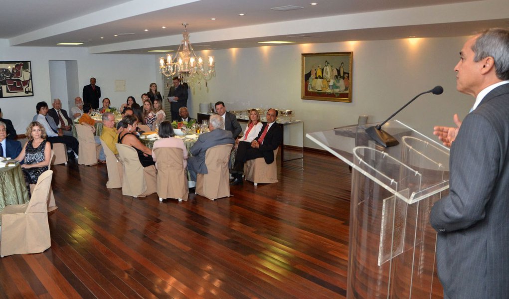 Apla presta homenagem póstuma a Modesto e Bittencourt